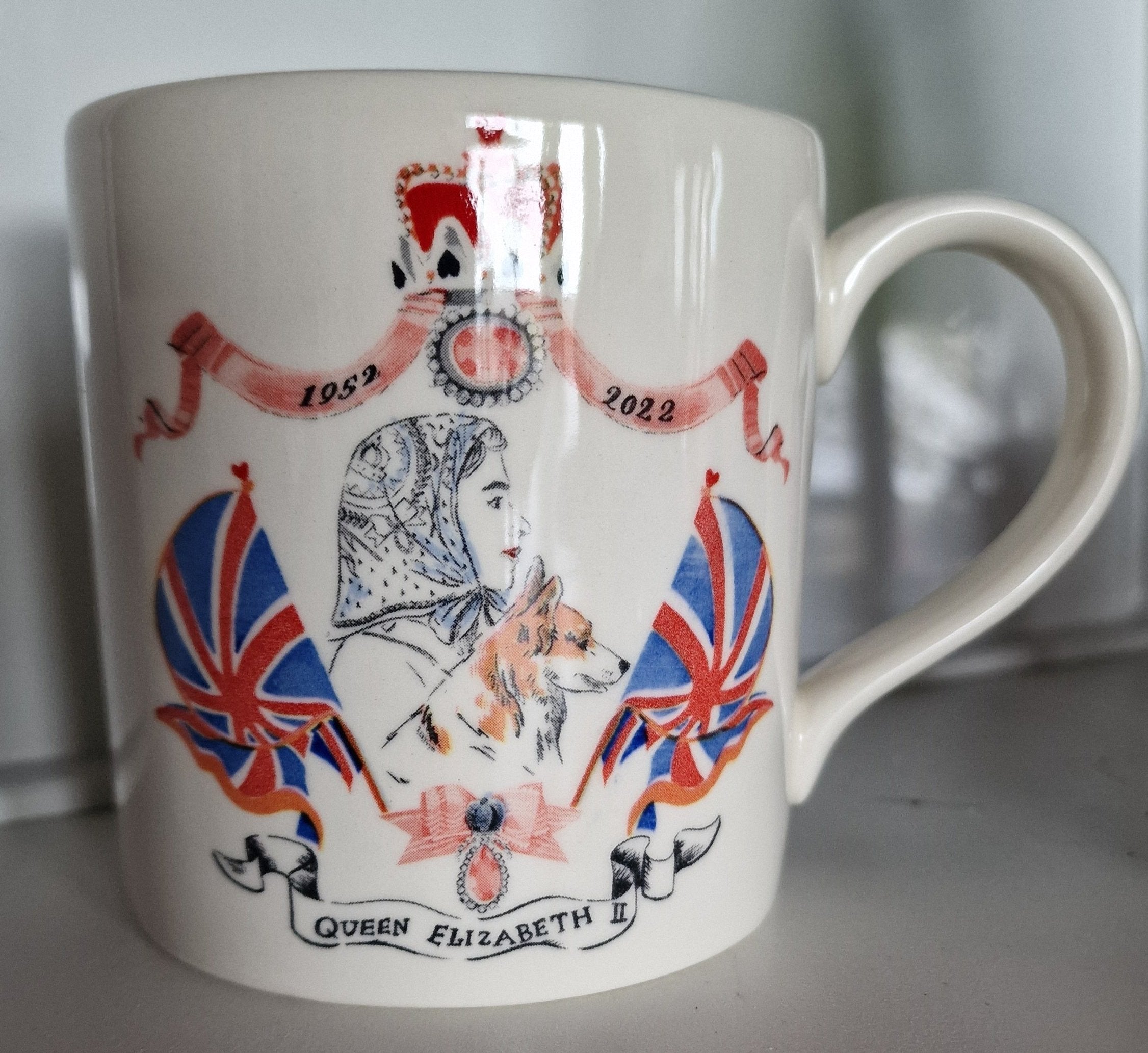buyers-shop-cath-kidston-queen-elisabeth-ii-mug-becher-aus-der-coronation-and-commemoration-serie-online-hot-sale_0.jpg