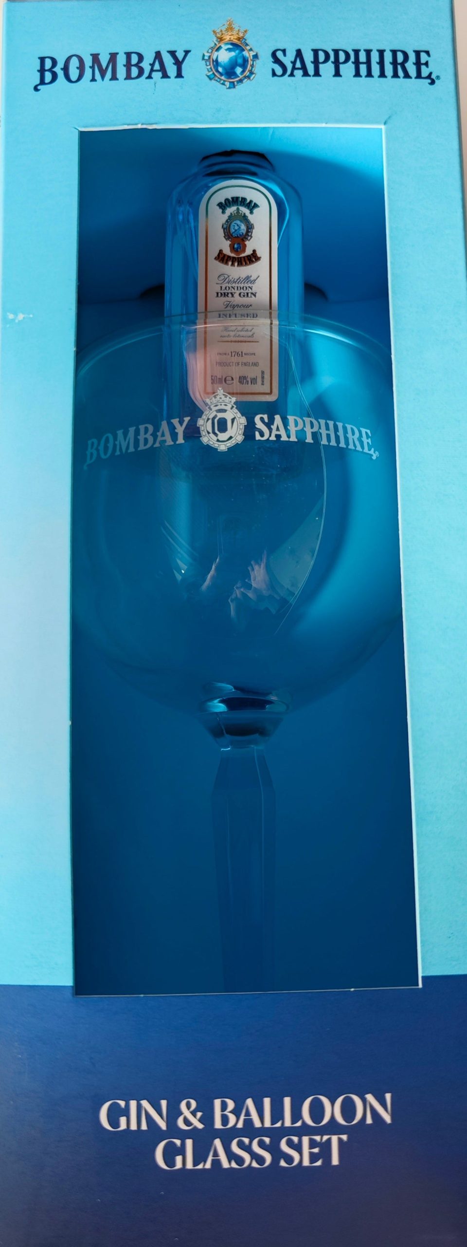 shop-authentic-bombay-sapphire-geschenkset-50ml-gin-ballon-glas-sale_0.jpg